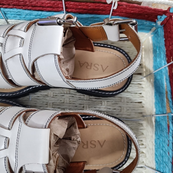 CHUNKY SOLE SANDAL - Picture 5 of 11